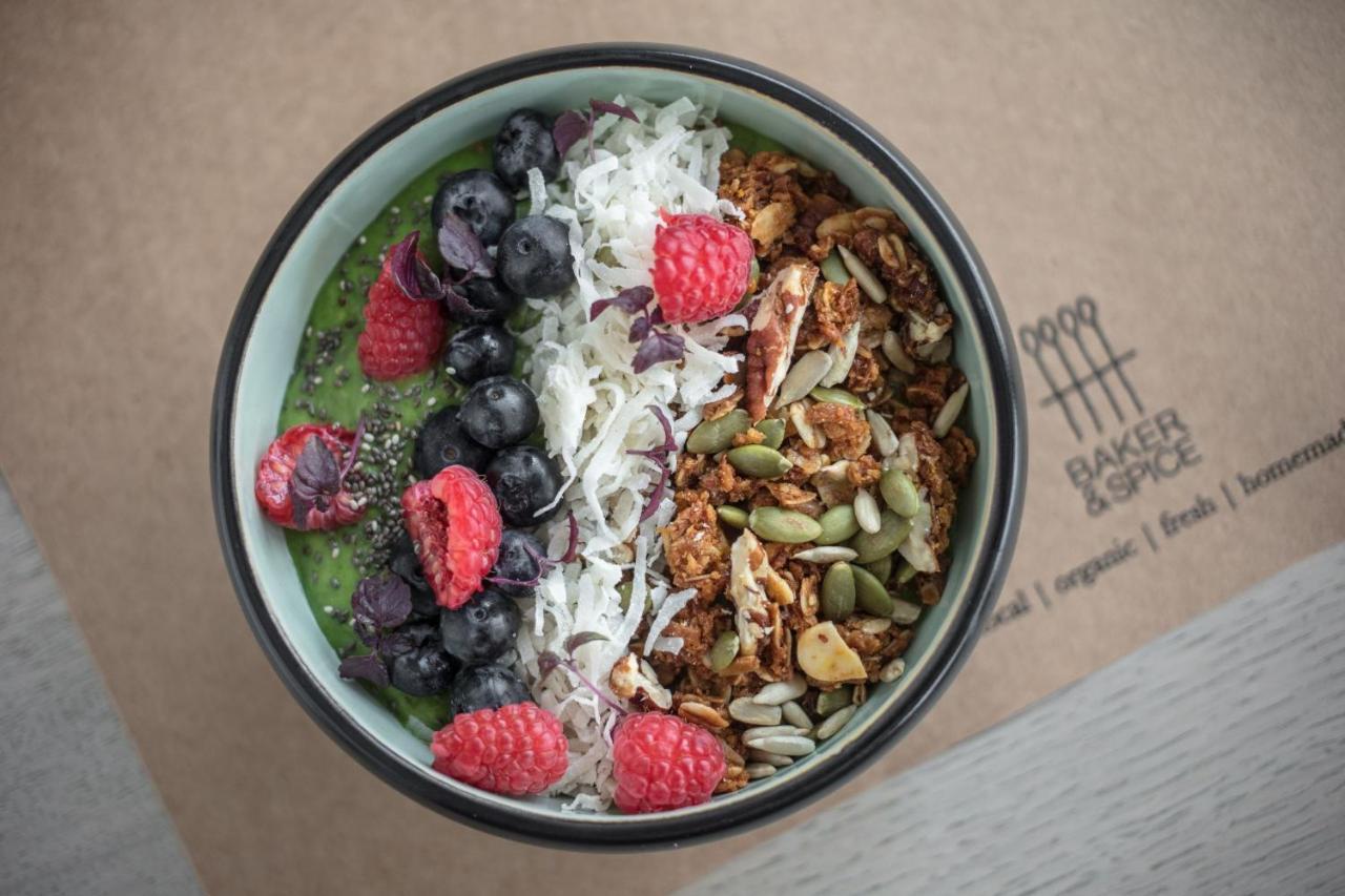 Shirvan Hotel City Yard ג'דה מראה חיצוני תמונה A smoothie bowl